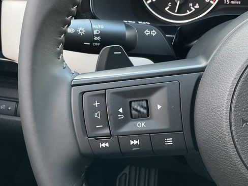 New 2025 Nissan Pathfinder SV w/ Black Appearance Package image 22