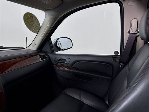 Used 2013 Chevrolet Avalanche LTZ image 25