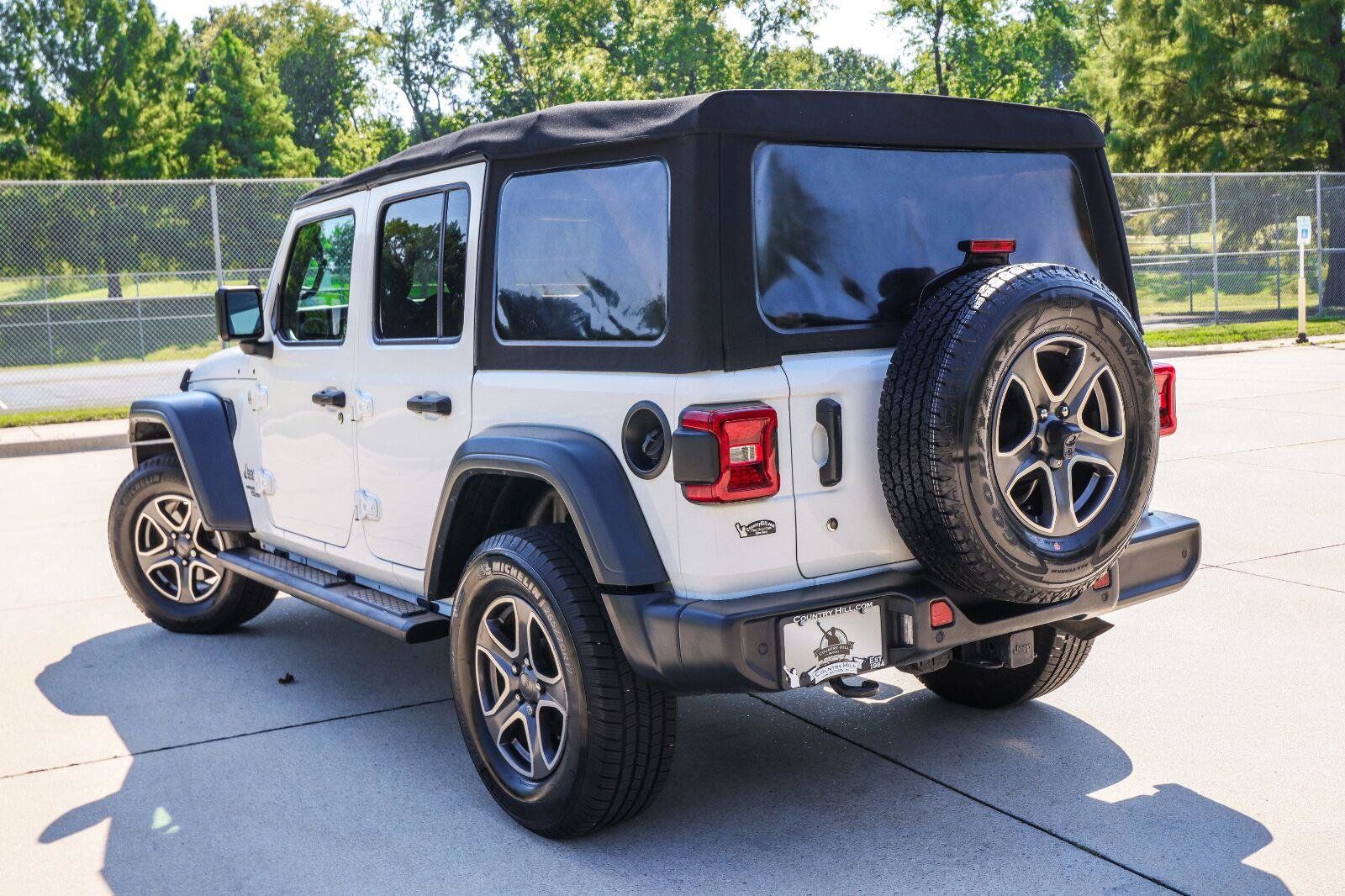 Used 2018 Jeep Wrangler Unlimited Sport S AWD/4WD image 14