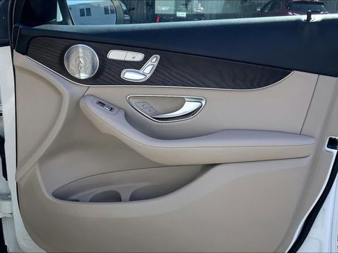 Used 2019 Mercedes-Benz GLC 300 4MATIC image 24