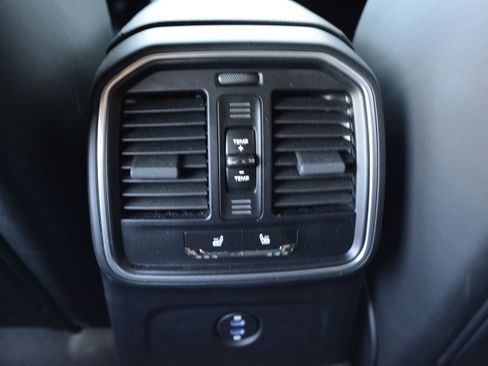 Certified 2026 Porsche Macan image 33