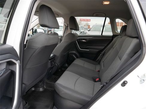 Used 2021 Toyota RAV4 XLE image 17
