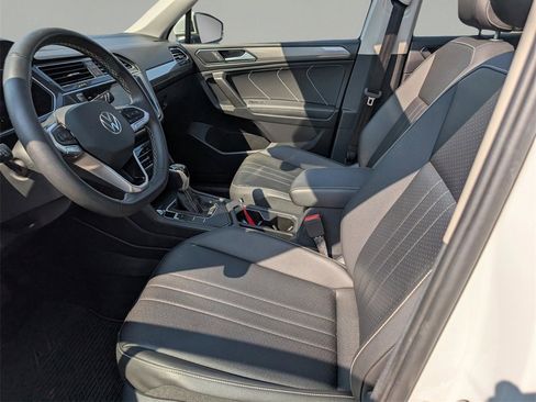 Used 2022 Volkswagen Tiguan SE image 18