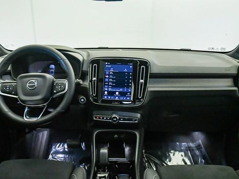 Certified 2023 Volvo XC40 B5 Plus w/ Protection Package Premier AWD/4WD image 15
