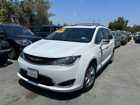 Used 2018 Chrysler Pacifica Limited FWD image 7