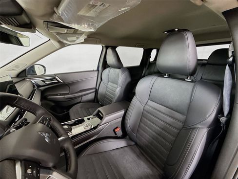 New 2026 Mitsubishi Outlander SE FWD image 2