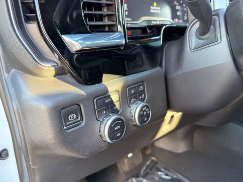 Used 2024 GMC Sierra 1500 SLT image 31