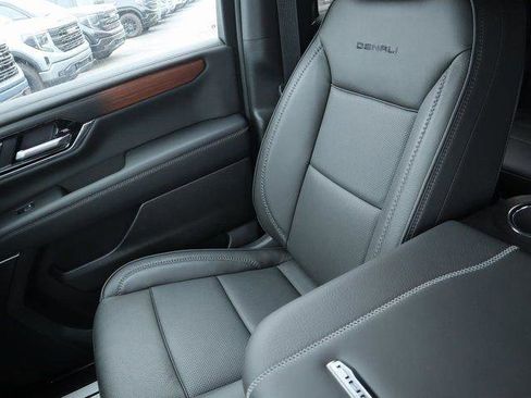 New 2026 GMC Yukon Denali w/ Sun & Power Step Package image 29
