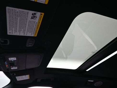 Certified 2022 Ford Explorer Platinum w/ Technology Package image 20