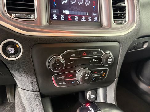 Used 2019 Dodge Charger SXT RWD image 16