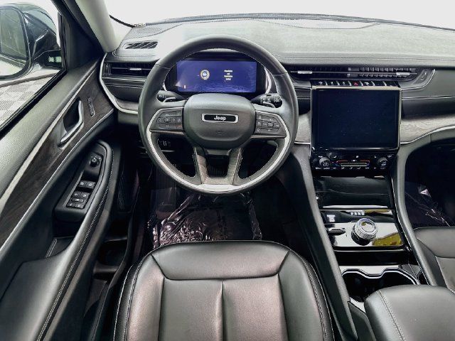 Used 2023 Jeep Grand Cherokee Limited w/ Black Appearance Package AWD/4WD image 21
