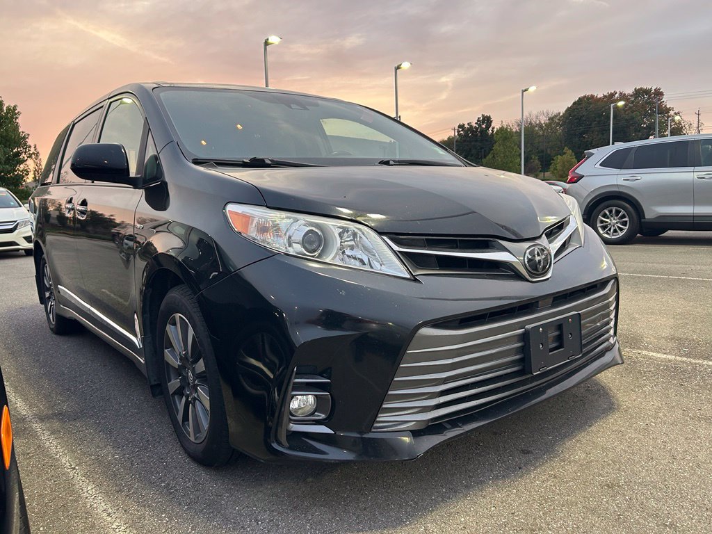 Used 2018 Toyota Sienna XLE w/ XLE Navigation Package AWD/4WD image 2