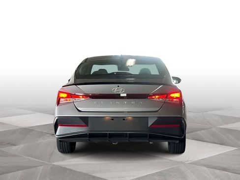 Used 2025 Hyundai Elantra Sport FWD image 7