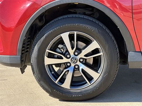 Used 2017 Toyota RAV4 XLE image 9