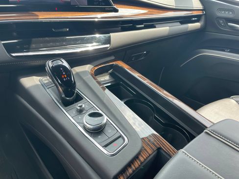 Used 2024 Cadillac Escalade ESV Premium Luxury w/ Performance Package AWD/4WD image 18