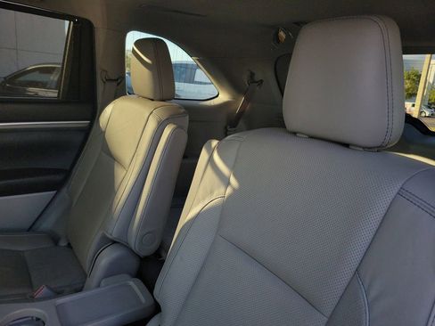 Used 2019 Toyota Highlander Limited image 10