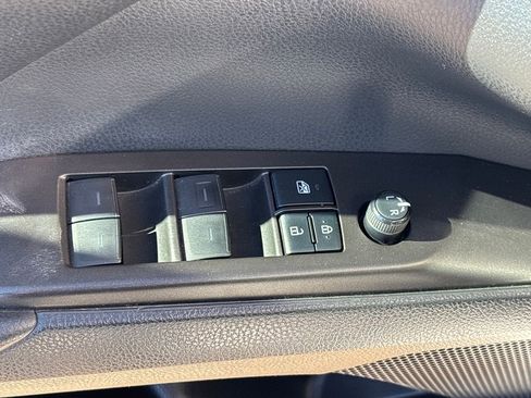 Used 2021 Toyota Camry SE image 5