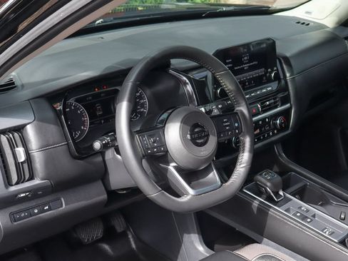 Used 2024 Nissan Pathfinder SL w/ SL Premium Package FWD image 21