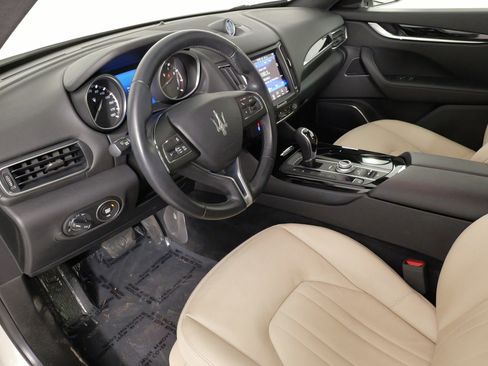 Used 2018 Maserati Levante image 28