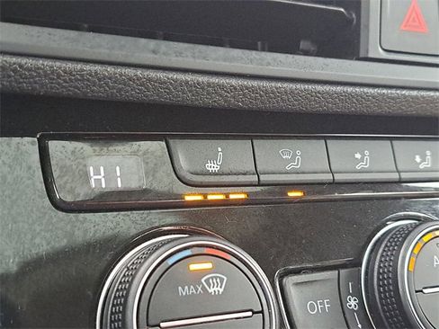 Used 2019 Volkswagen Jetta SEL image 19