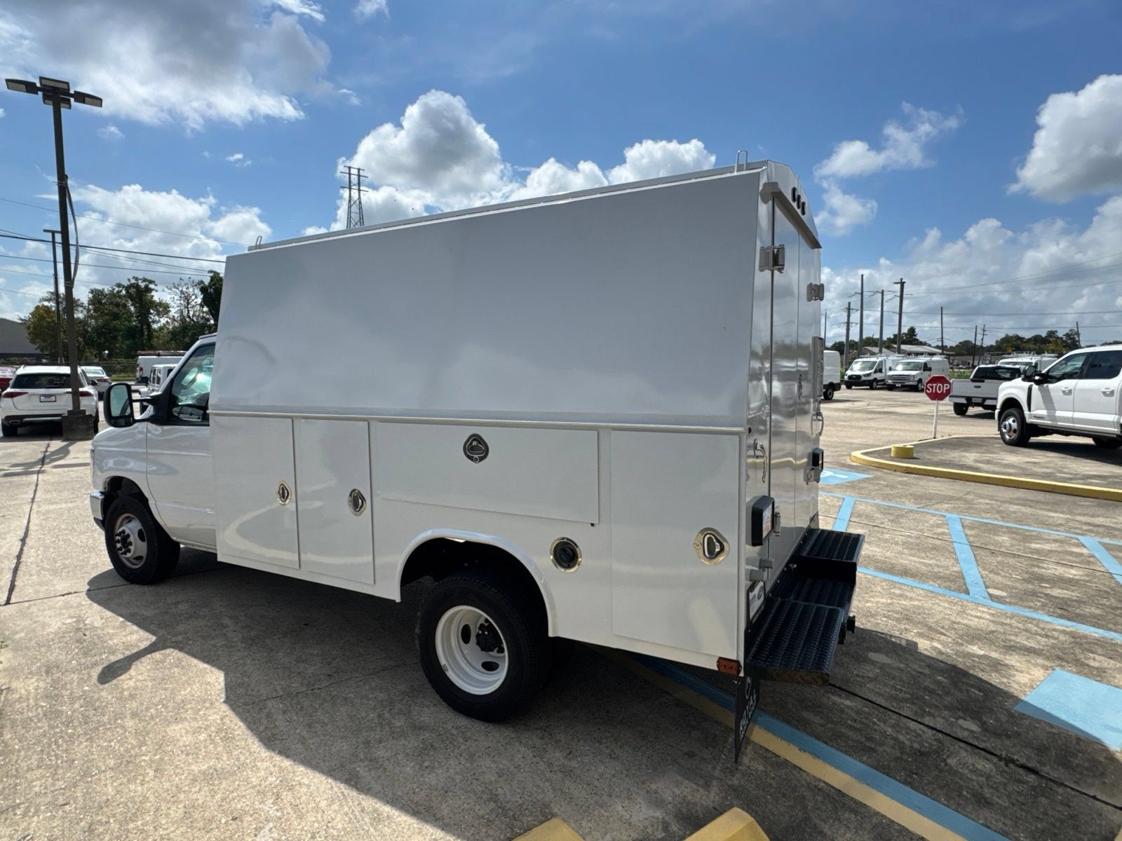 Used 2026 Ford E-350 and Econoline 350 Super Duty w/ Power Equipment Group RWD image 7