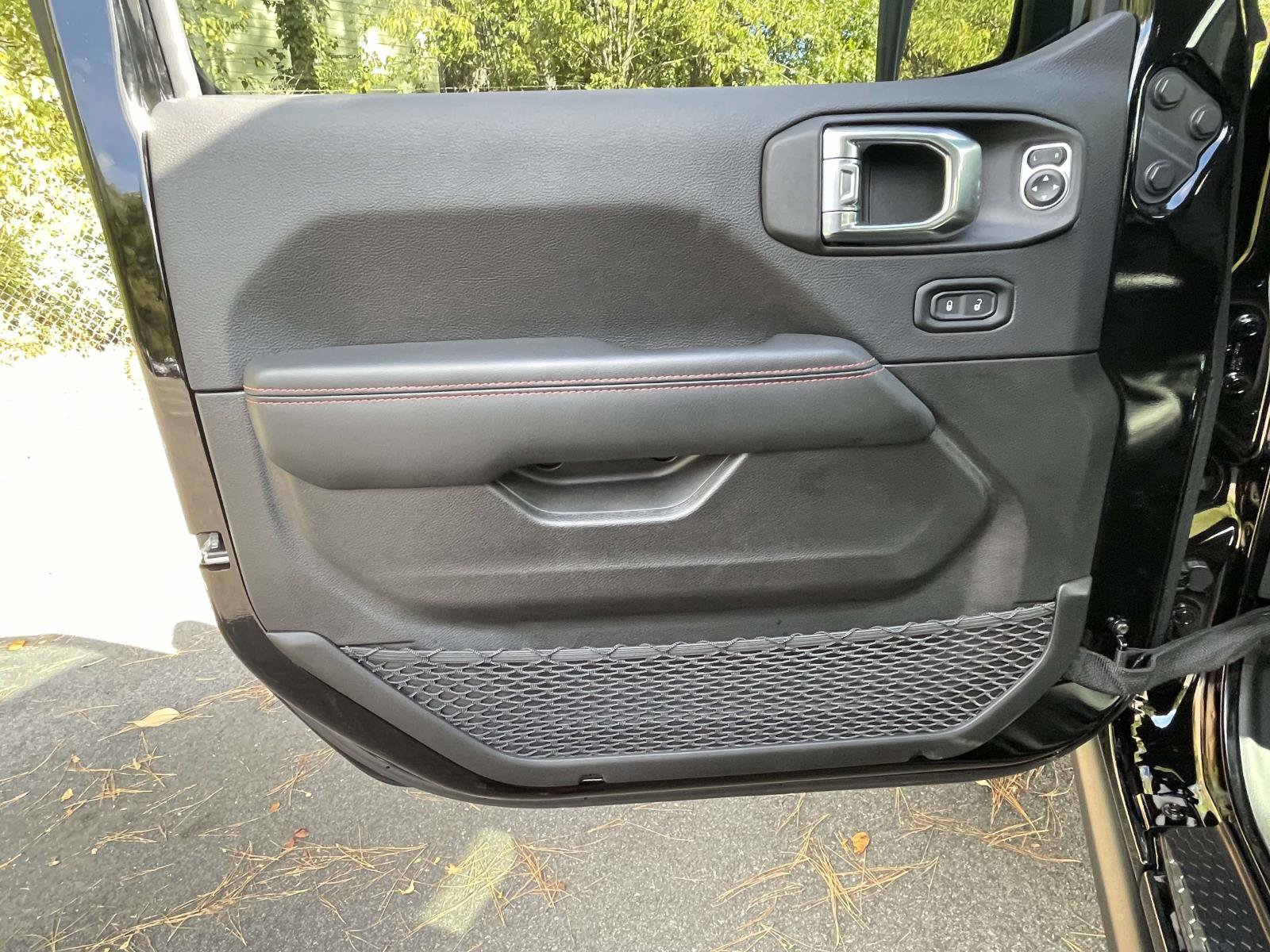 Certified 2025 Jeep Wrangler Unlimited Rubicon AWD/4WD image 18