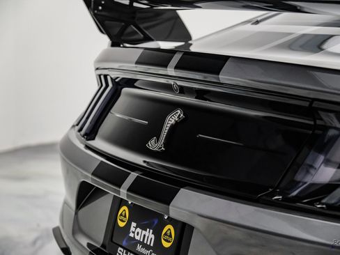 Used 2021 Ford Mustang Shelby GT500 w/ Carbon Fiber Track Pack RWD image 18