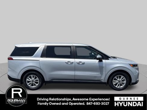 Used 2023 Kia Carnival LX FWD image 10