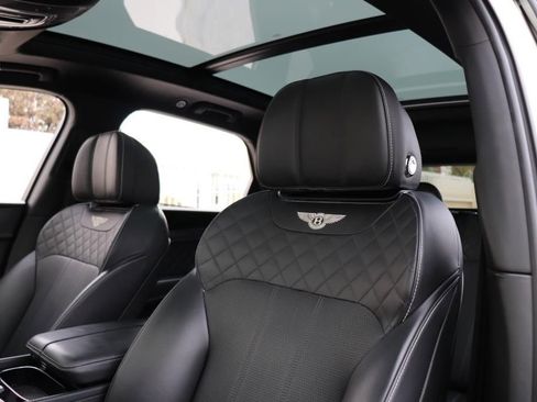 Used 2017 Bentley Bentayga image 69