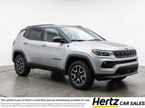 Used 2025 Jeep Compass Trailhawk AWD/4WD image 1