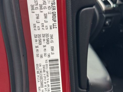 Used 2013 Jeep Grand Cherokee Laredo image 32