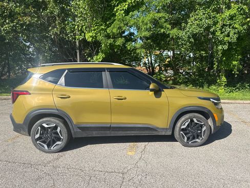 Used 2024 Kia Seltos SX w/ SX Sunroof Package AWD/4WD image 5