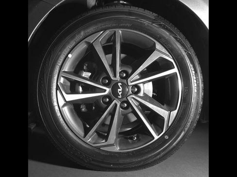 Used 2024 Kia Forte LXS FWD image 10