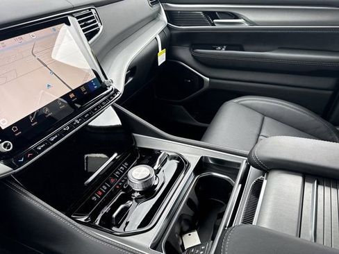 New 2026 Jeep Grand Wagoneer Limited AWD/4WD image 22
