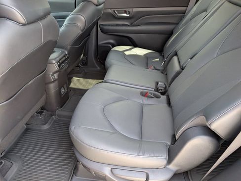 Used 2024 Toyota Grand Highlander AWD image 13