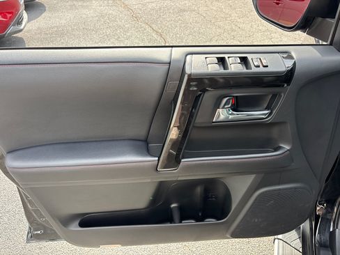 Used 2020 Toyota 4Runner TRD Off-Road Premium w/ Moonroof Package AWD/4WD image 11