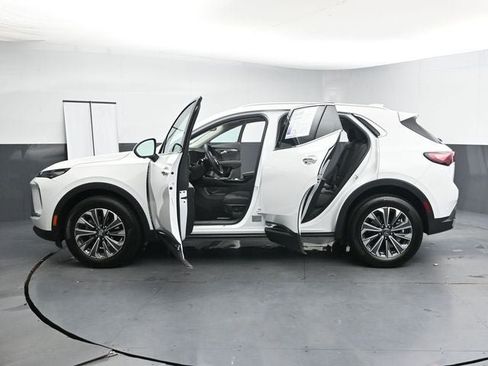 Used 2025 Buick Envision Preferred AWD/4WD image 36