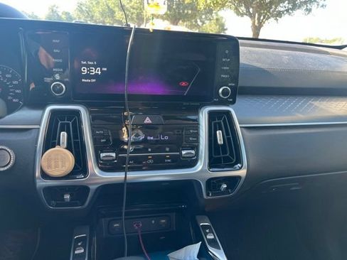 Used 2022 Kia Sorento SX FWD image 10