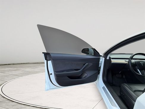 Used 2019 Tesla Model 3 Standard Range Plus image 13