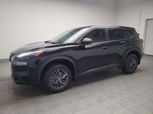 Used 2021 Nissan Rogue S image 2