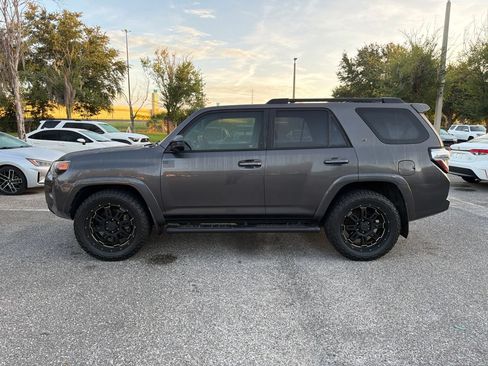 Used 2017 Toyota 4Runner SR5 RWD image 2