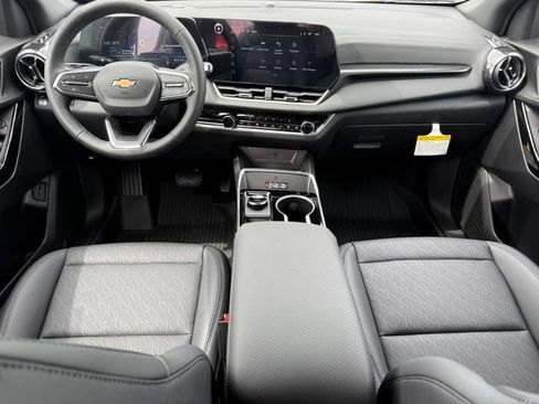New 2026 Chevrolet Equinox LT w/ Convenience Package II FWD image 6