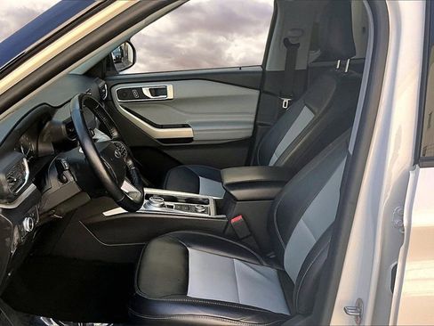 Used 2022 Ford Explorer XLT w/ Equipment Group 202A image 21