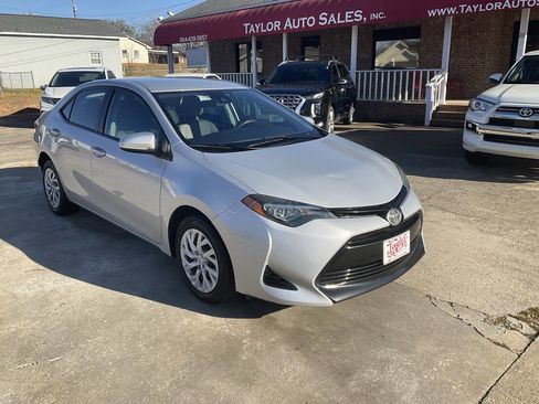 Used 2018 Toyota Corolla LE image 1