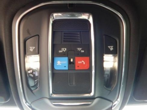 Used 2025 Jeep Grand Cherokee Laredo AWD/4WD image 23