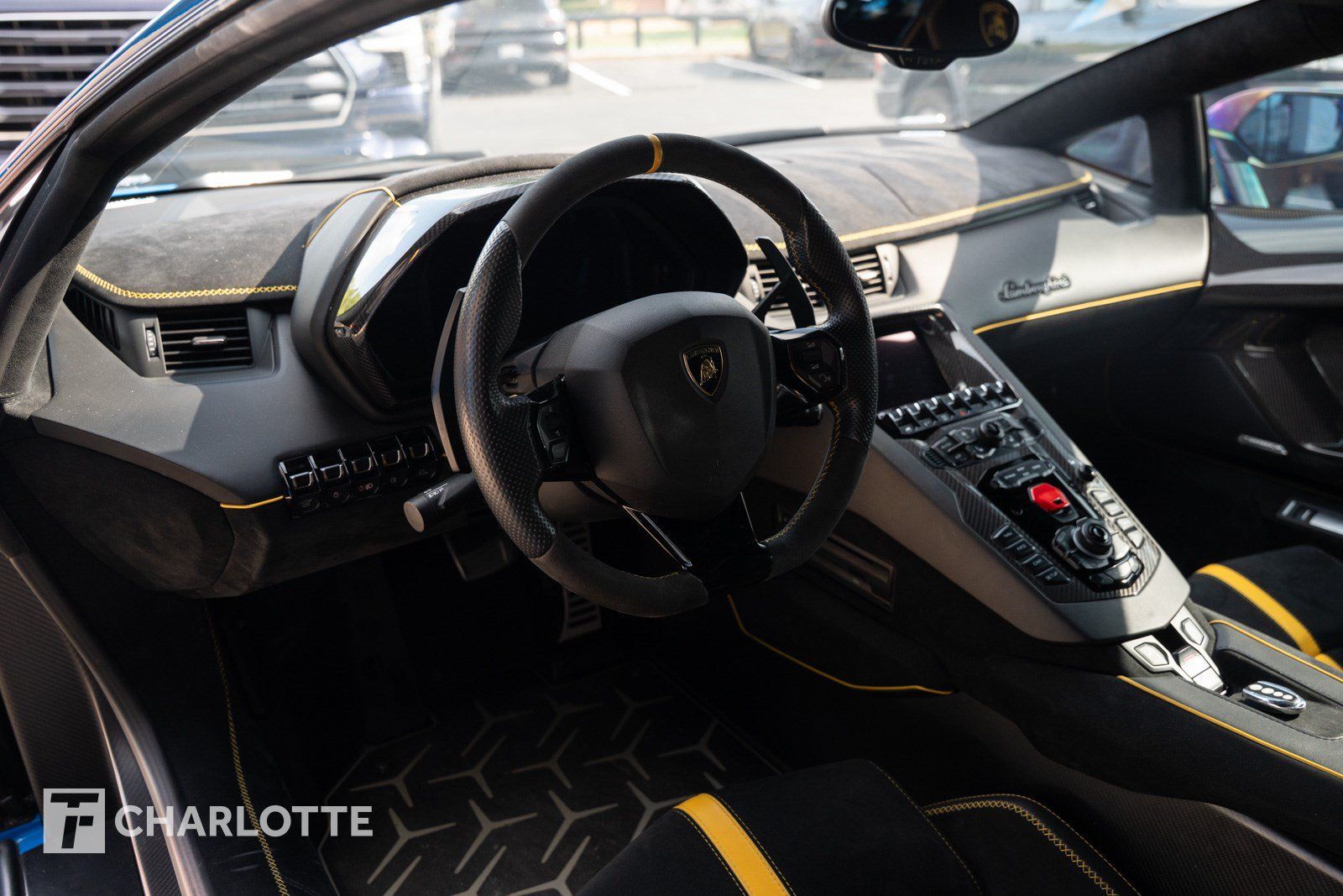 Used 2020 Lamborghini Aventador SVJ AWD/4WD image 4