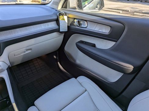 New 2025 Volvo XC40 B5 Plus w/ Climate Package image 16