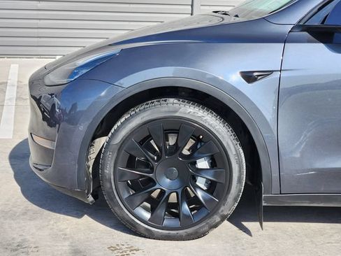 Used 2021 Tesla Model Y Long Range AWD/4WD image 9