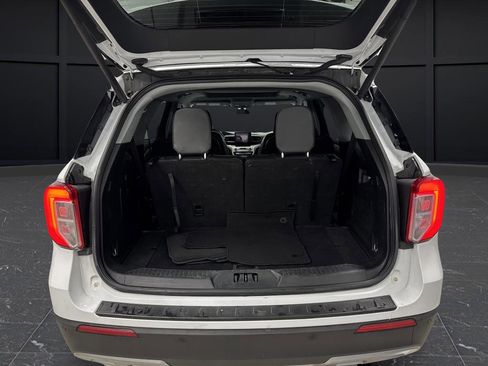 Used 2023 Ford Explorer XLT image 15