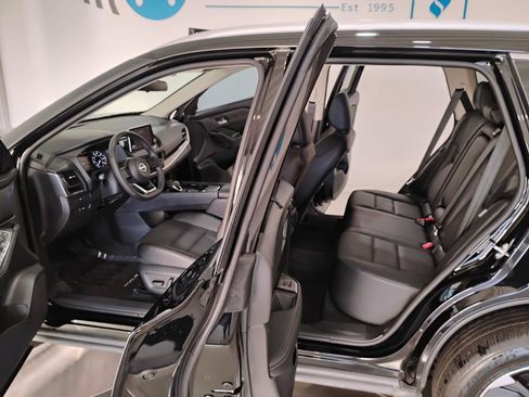 Used 2024 Nissan Rogue SV w/ SV Premium Package FWD image 6